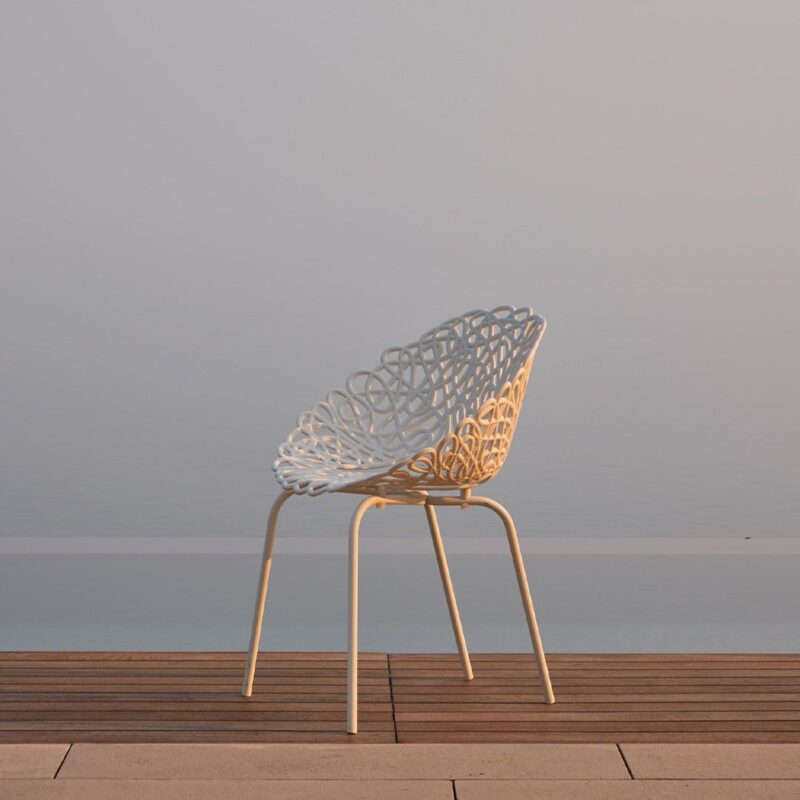 set stolaca bacana za eksterijer tvrtke qeeboo